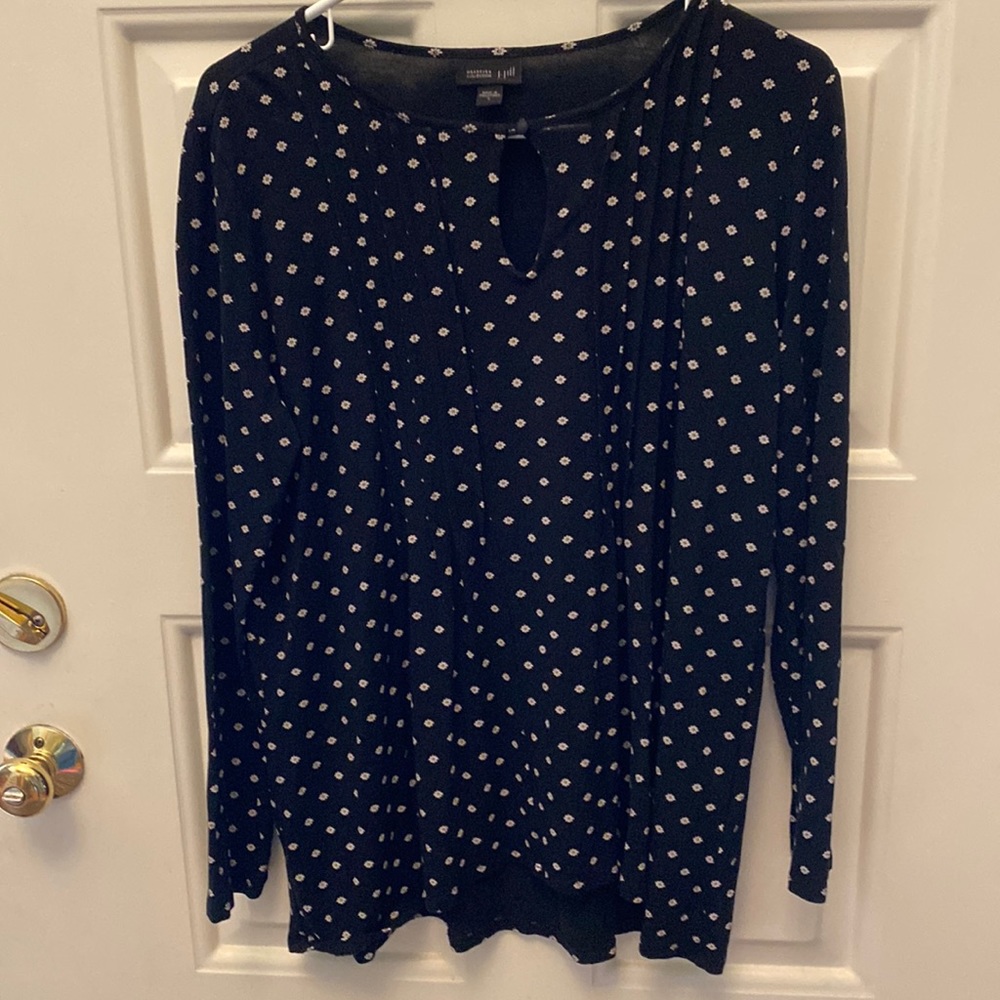J.Jill black blouse with white flower detail. Long sleeve, women's M
